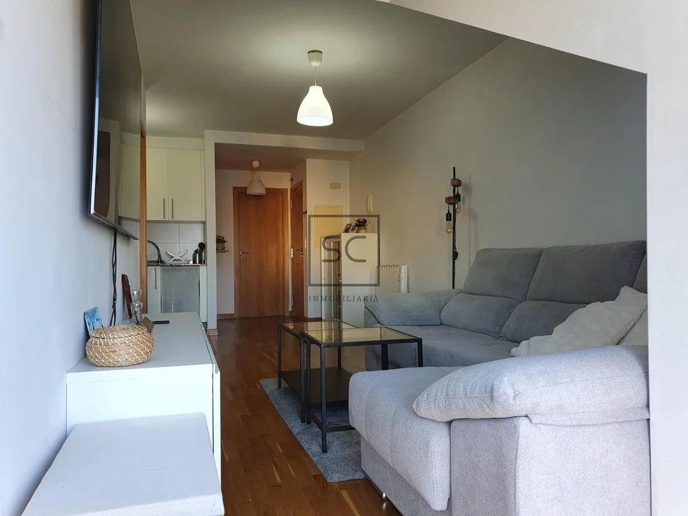 Apartamento con una pequeña terraza