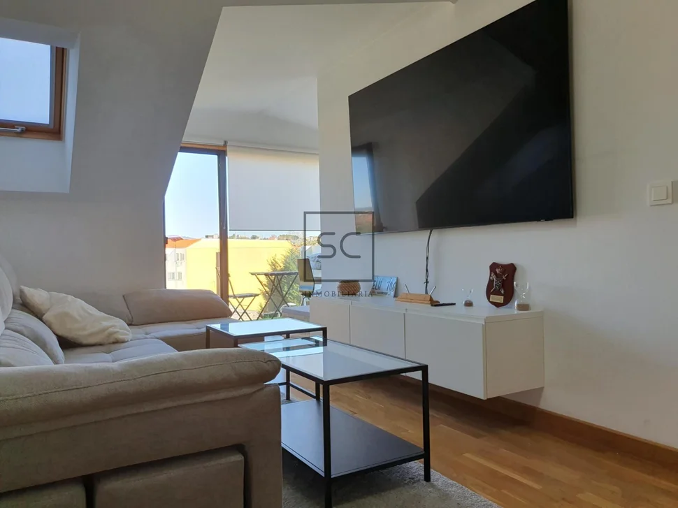 Apartamento con una pequeña terraza