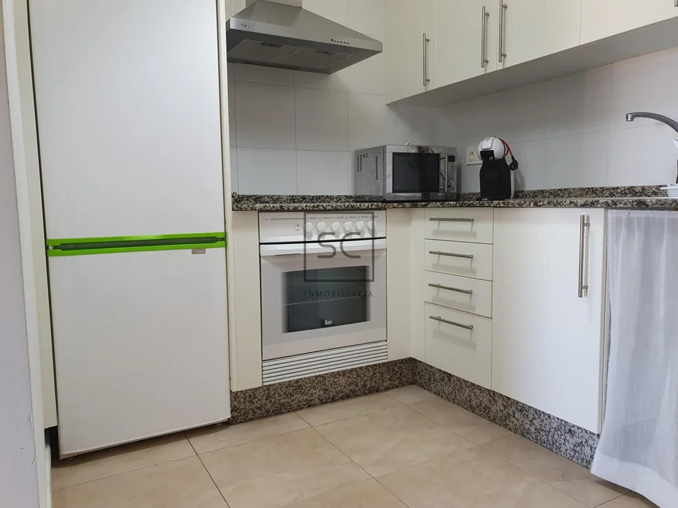 Apartamento con una pequeña terraza