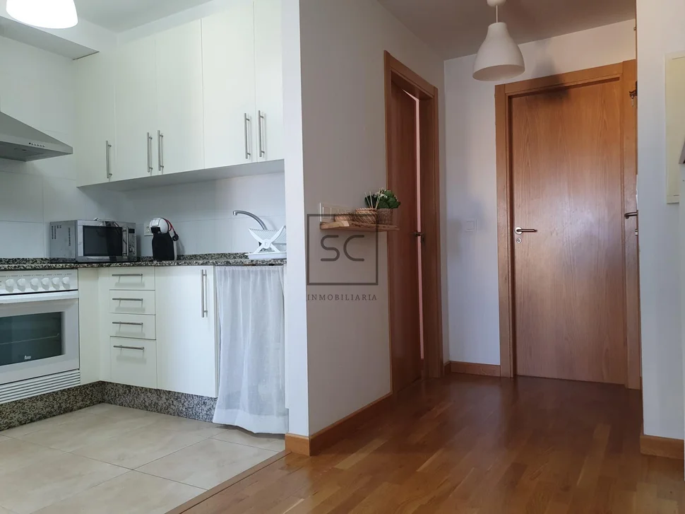 Apartamento con una pequeña terraza