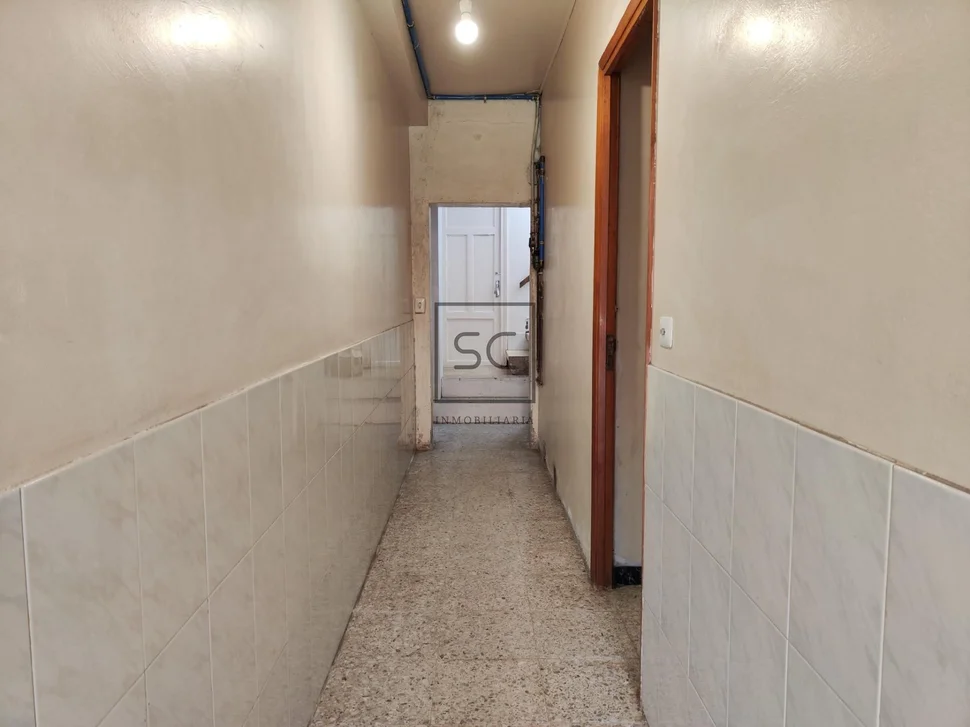 Casa adosada para reforma en zona urbana en santa marina, ferrol