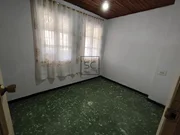 Casa adosada para reforma en zona urbana en santa marina, ferrol