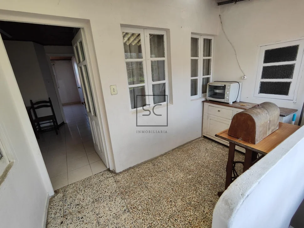 Casa adosada para reforma en zona urbana en santa marina, ferrol