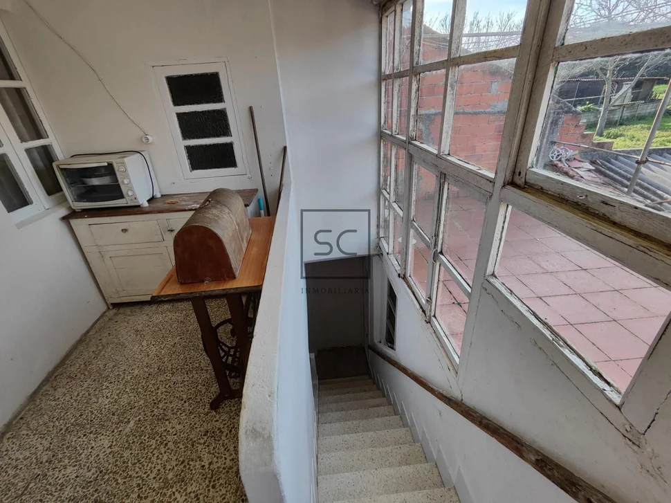 Casa adosada para reforma en zona urbana en santa marina, ferrol