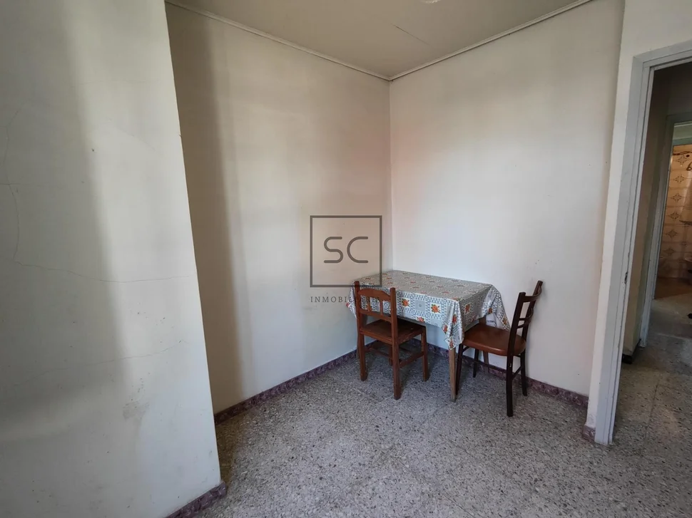 Casa adosada para reforma en zona urbana en santa marina, ferrol