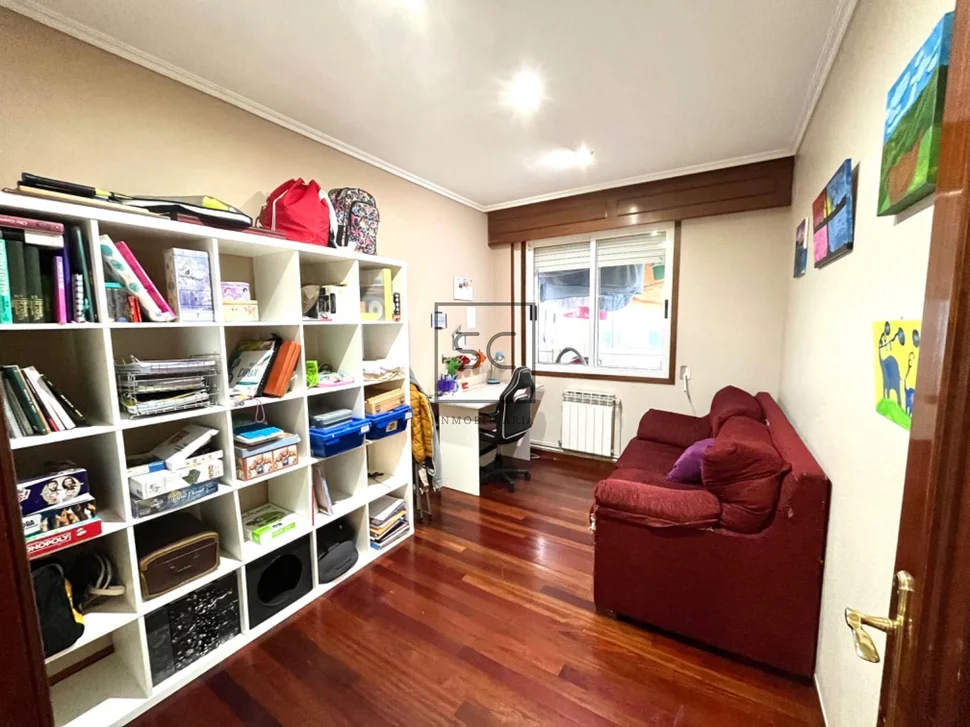 Piso con garaje y trastero en la gándara, narón