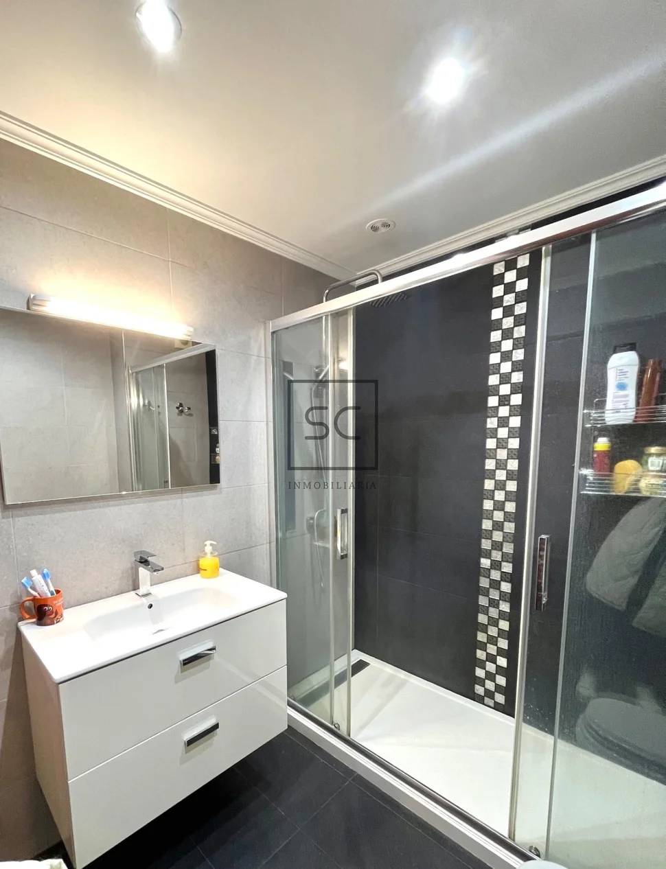 Piso con garaje y trastero en la gándara, narón