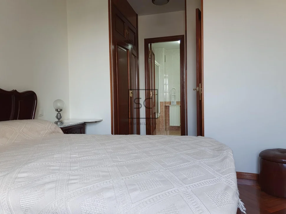 Piso con plaza de garaje y trastero en alto castaño, narón