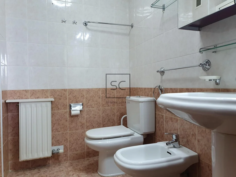 Piso con plaza de garaje y trastero en alto castaño, narón