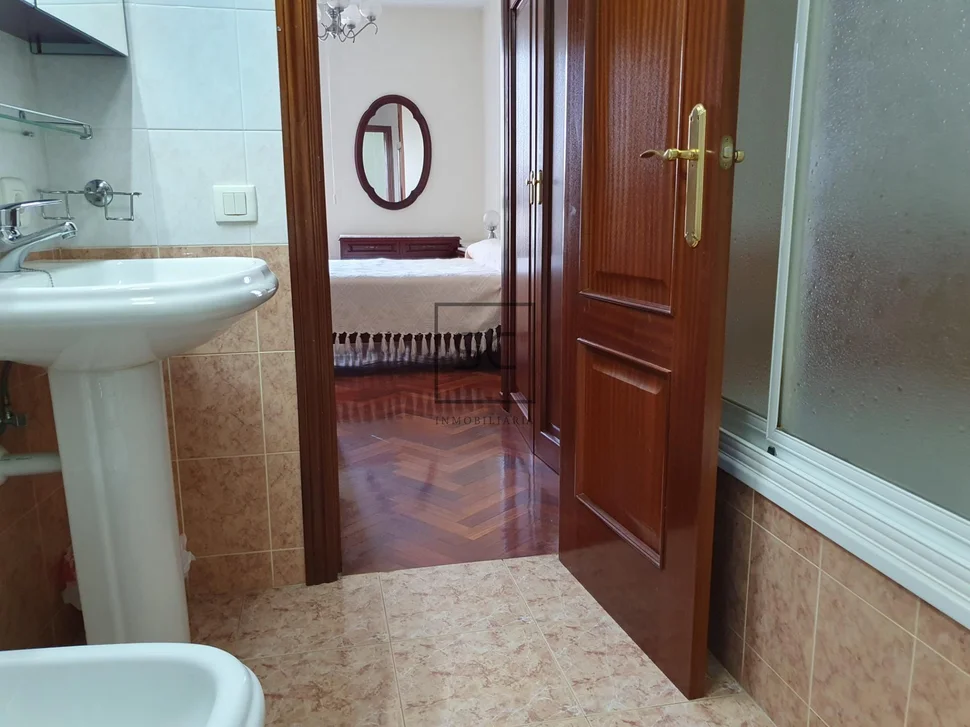 Piso con plaza de garaje y trastero en alto castaño, narón