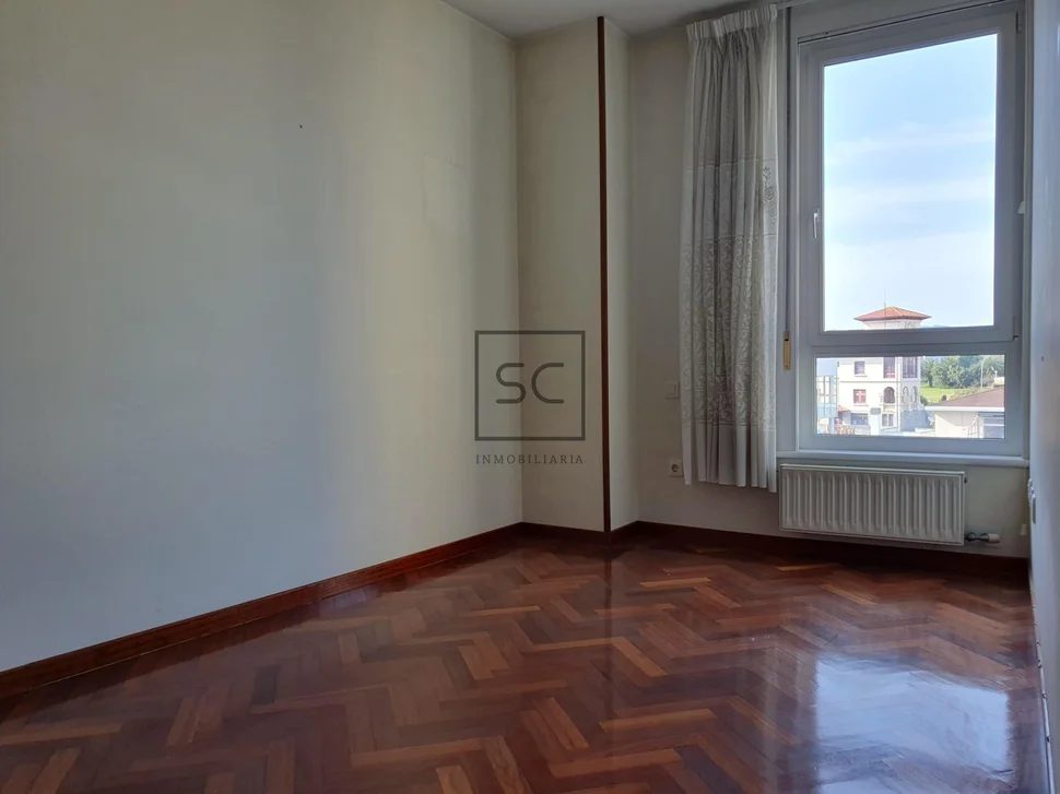 Piso con plaza de garaje y trastero en alto castaño, narón