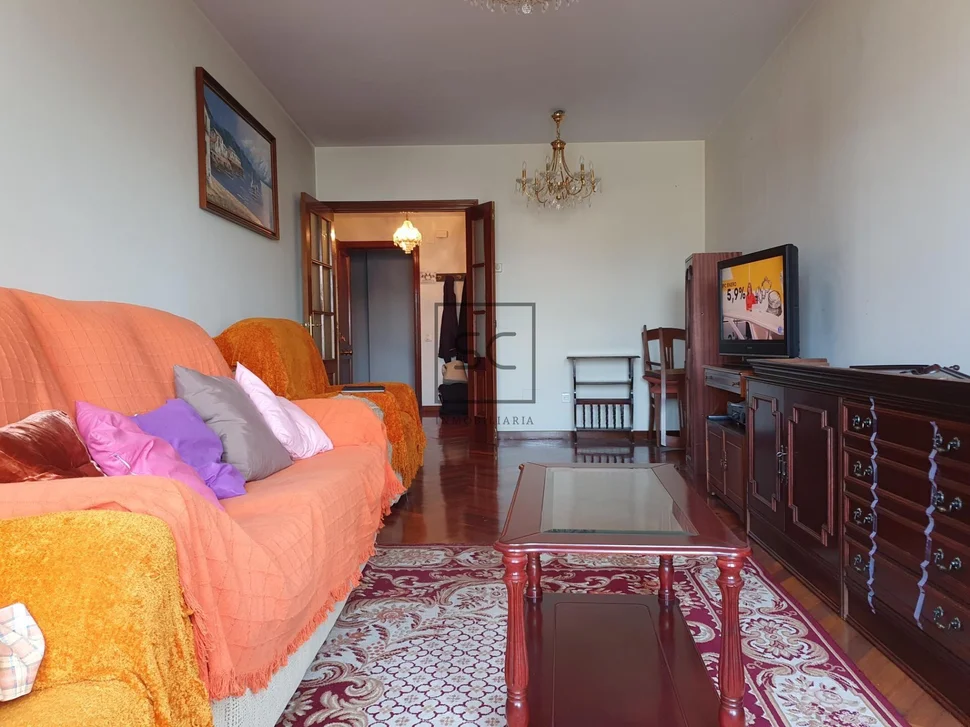 Piso con plaza de garaje y trastero en alto castaño, narón