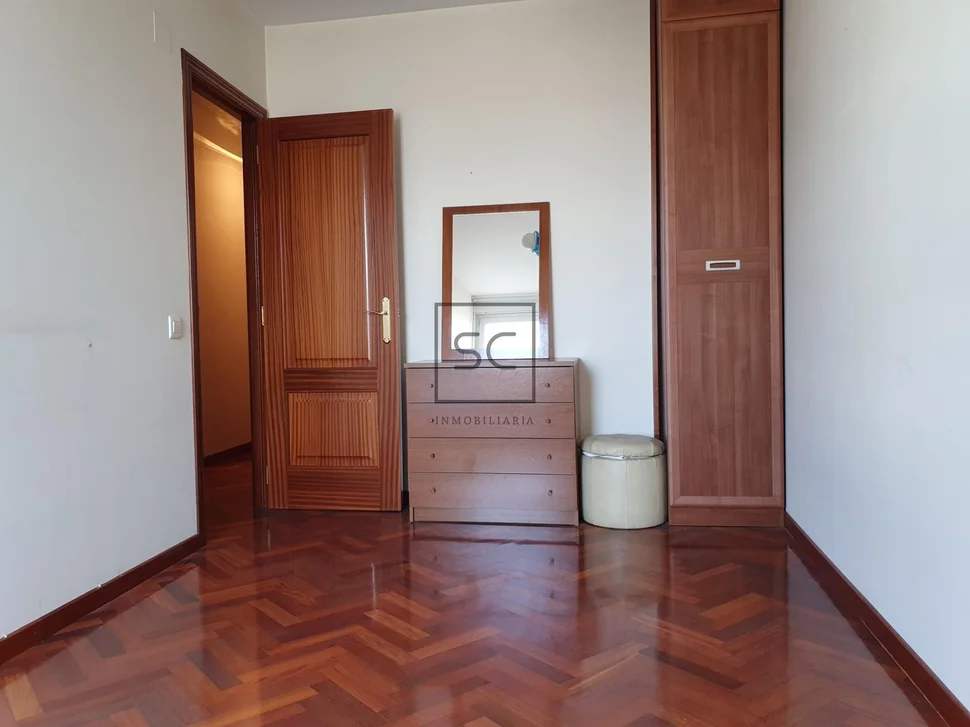 Piso con plaza de garaje y trastero en alto castaño, narón