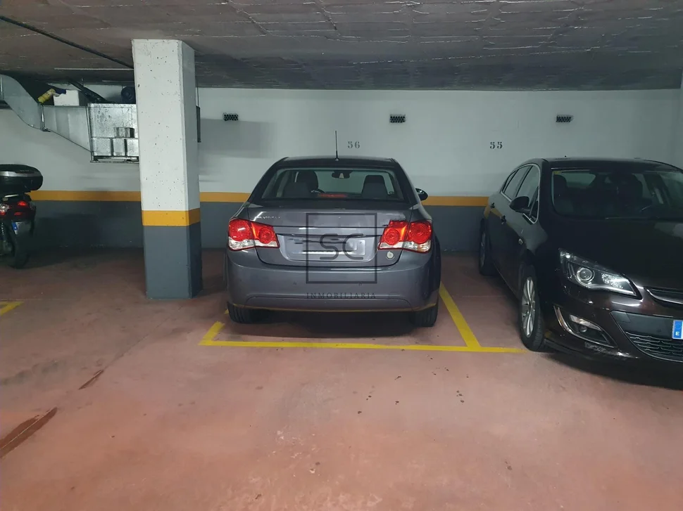 Piso con plaza de garaje y trastero en alto castaño, narón