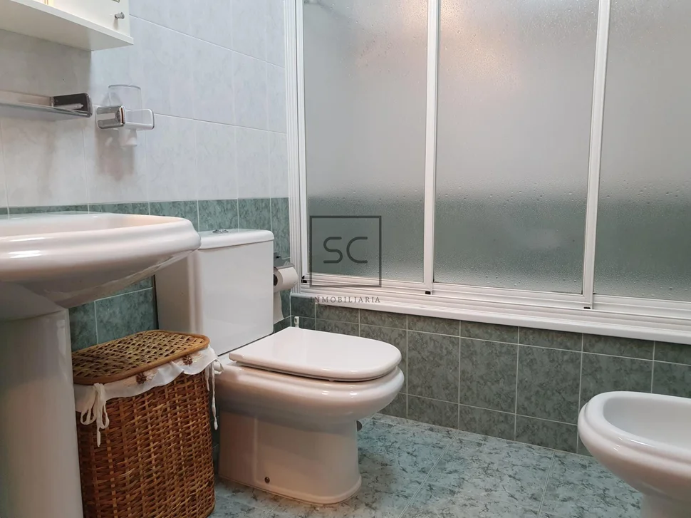 Piso con plaza de garaje y trastero en alto castaño, narón