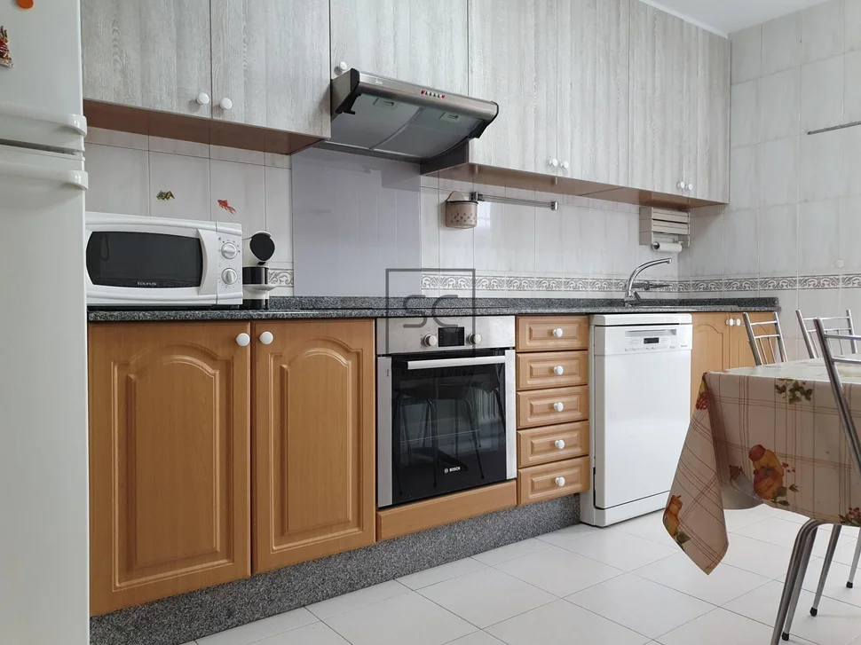 Piso con plaza de garaje y trastero en alto castaño, narón