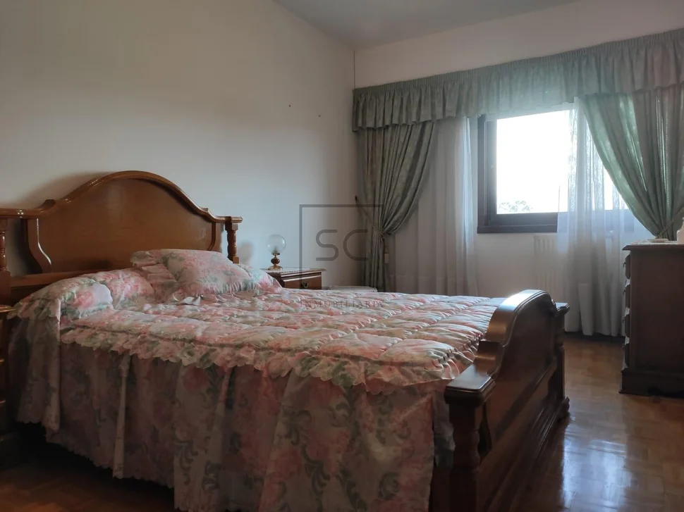 Piso con tres habitaciones en freieiro, narón