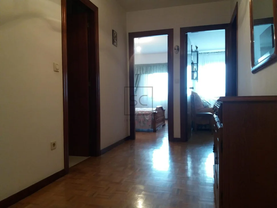 Piso con tres habitaciones en freieiro, narón