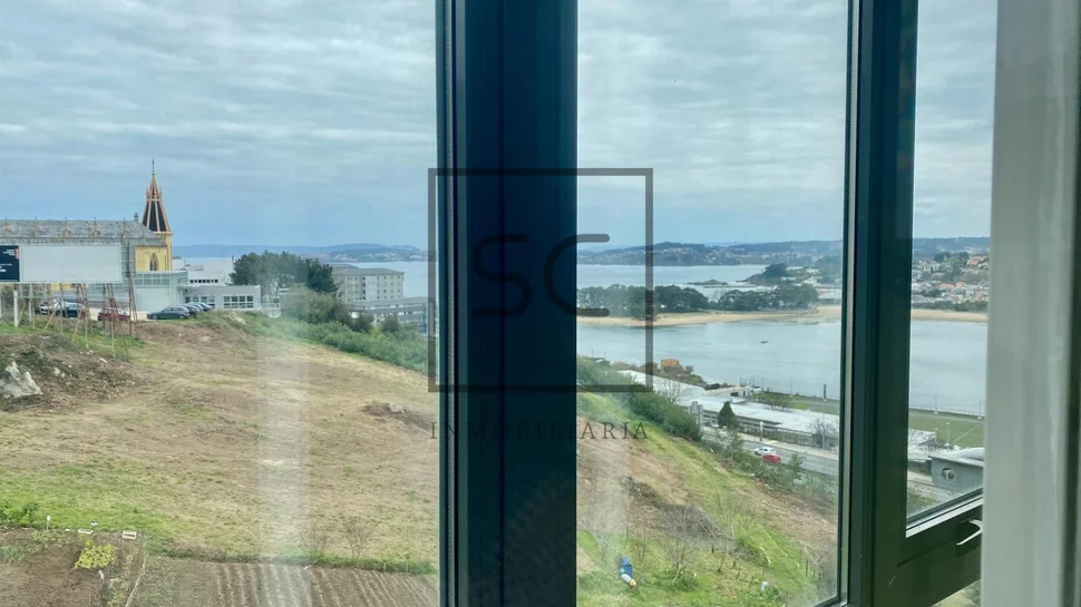 Ático duplex con impresionantes vistas a la ria y a la playa de santa cristina en eirís, a coruña