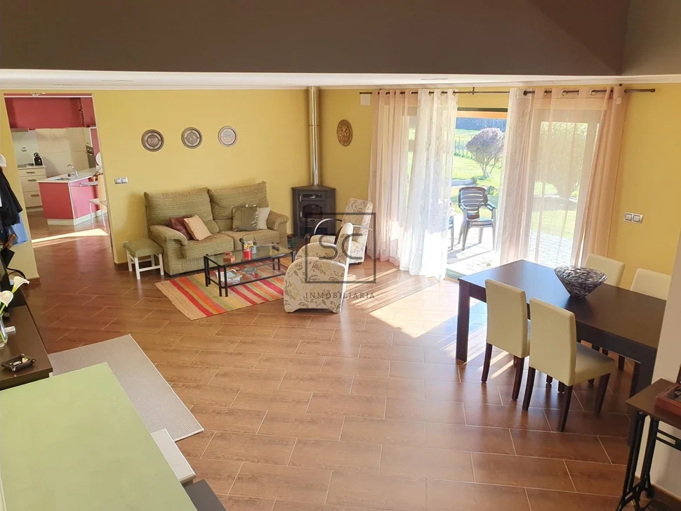 Casa de piedra en labacencos, moeche