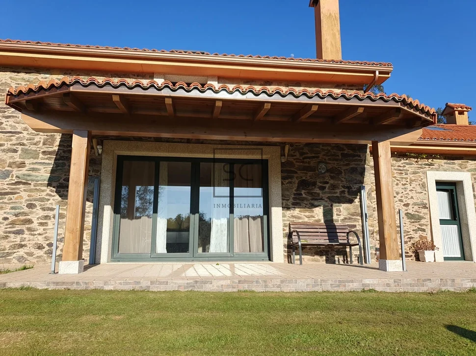 Casa de piedra en labacencos, moeche