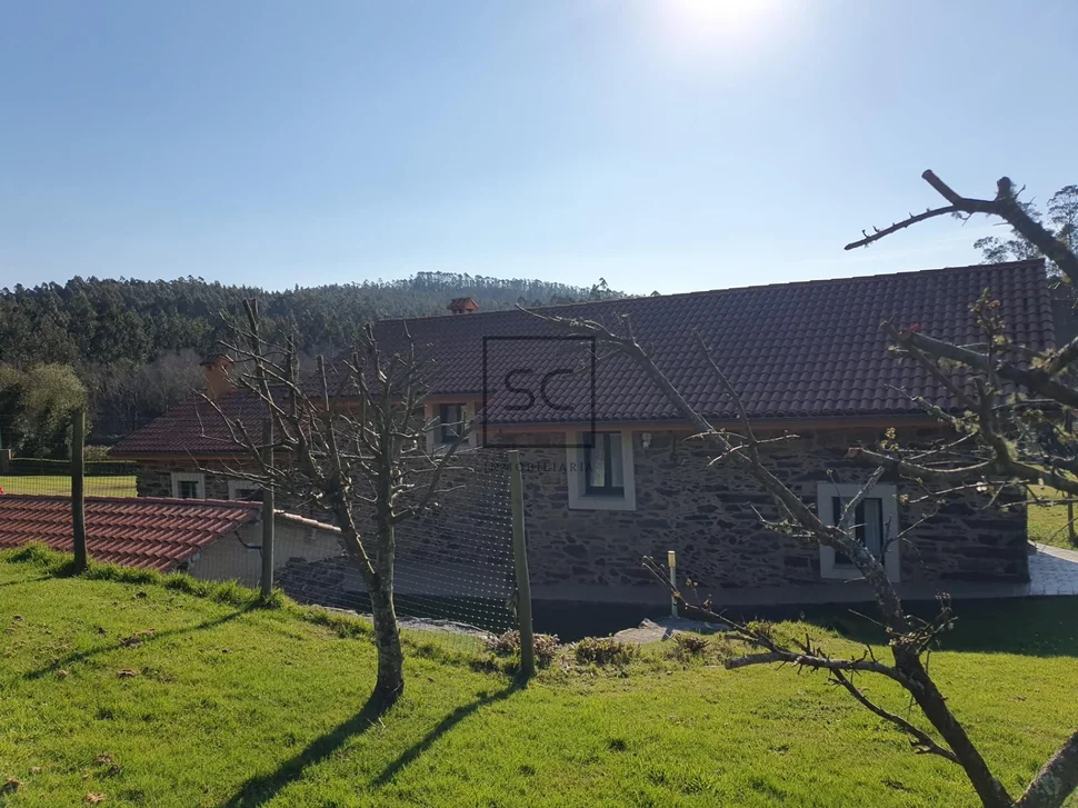 Casa de piedra en labacencos, moeche