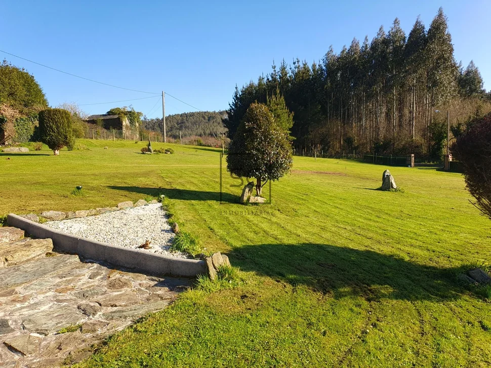 Casa de piedra en labacencos, moeche