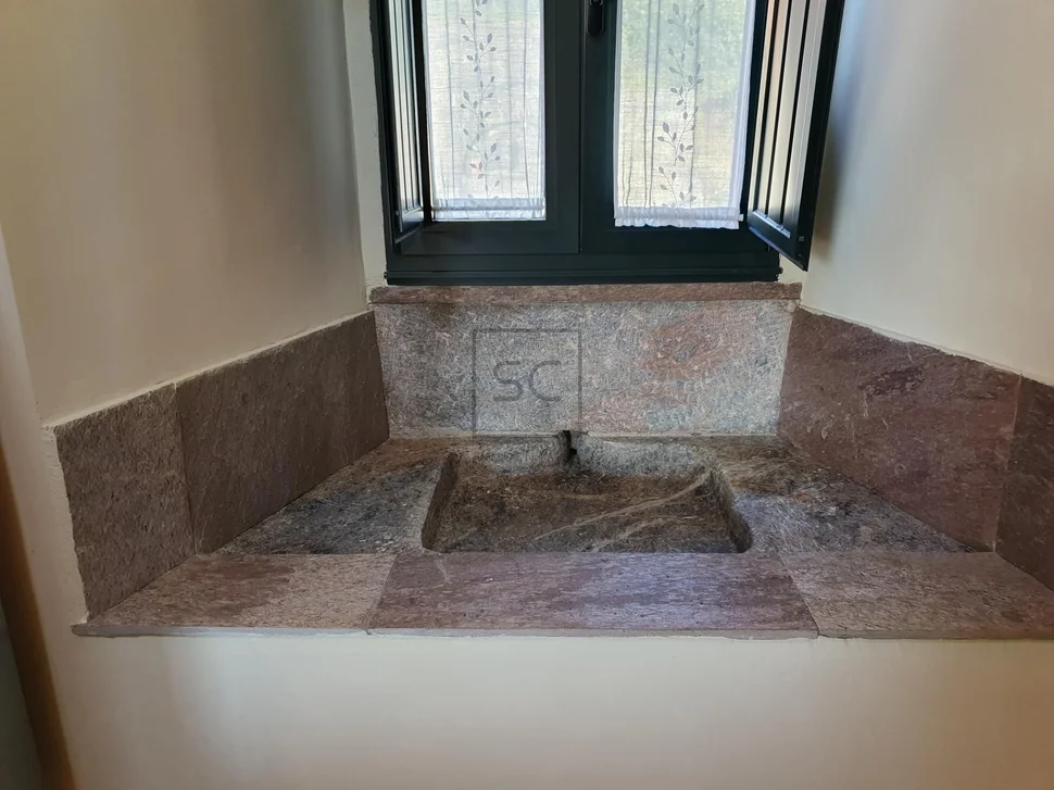 Casa de piedra en labacencos, moeche