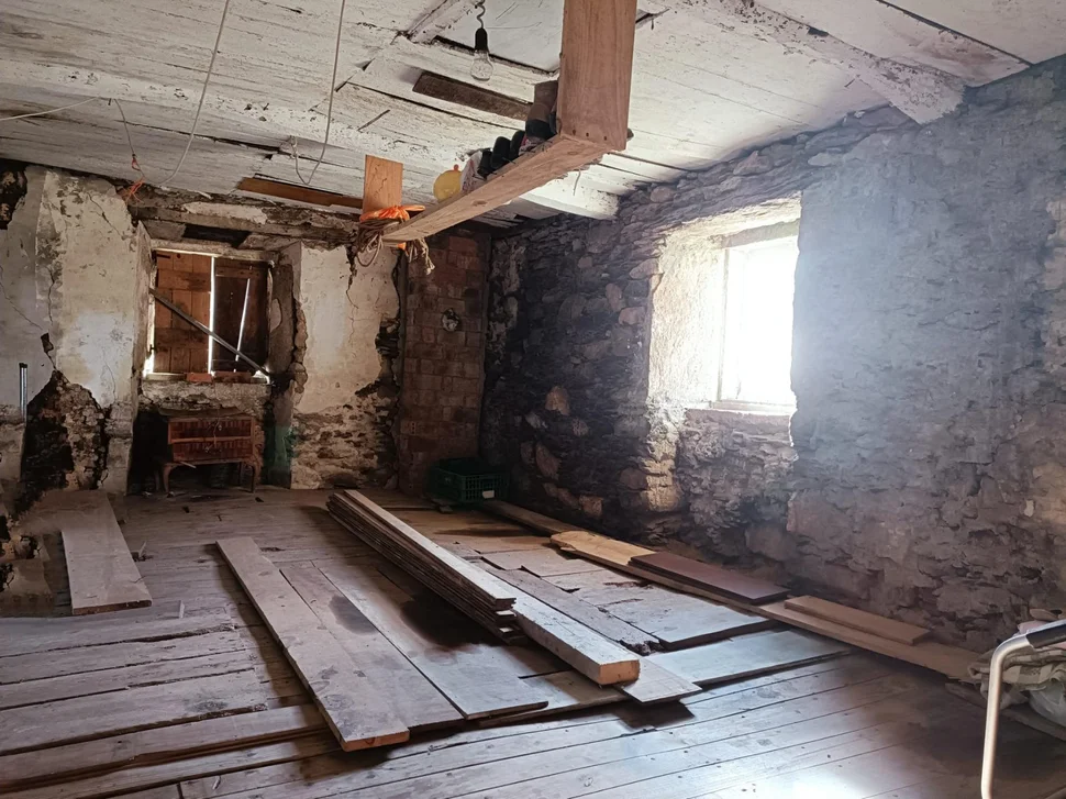 Casa de piedra para reformar en somozas