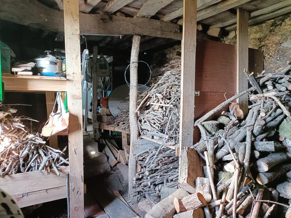 Casa de piedra para reformar en somozas