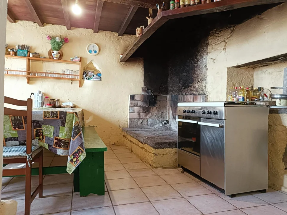 Casa de piedra para reformar en somozas