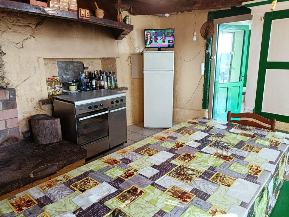 Casa de piedra para reformar en somozas