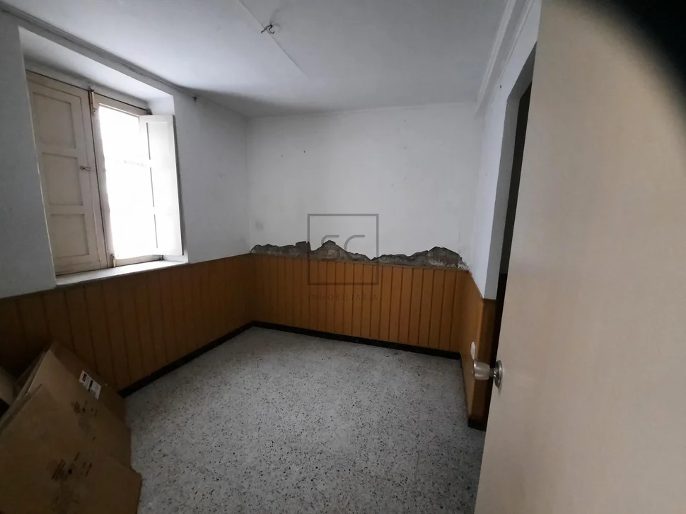 Casa adosada en piedra para reforma