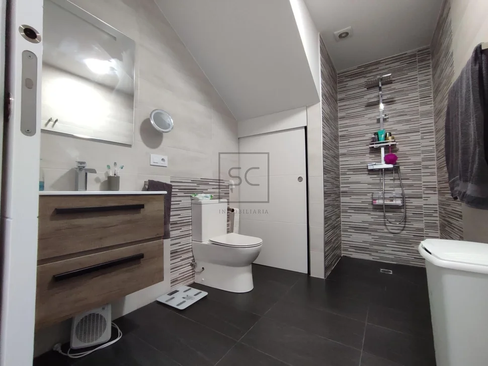 Potente adosado en la zona de fene