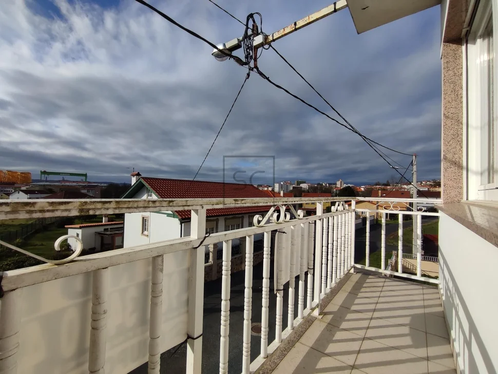 Potente adosado en la zona de fene