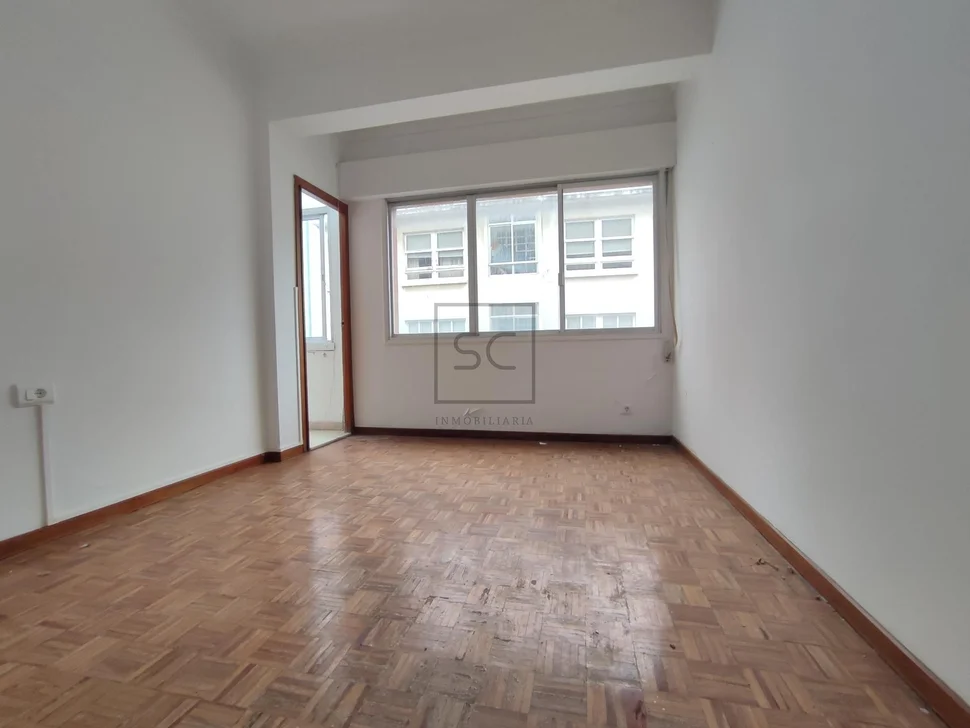 Luminoso apartamento para reforma integral en ferrol