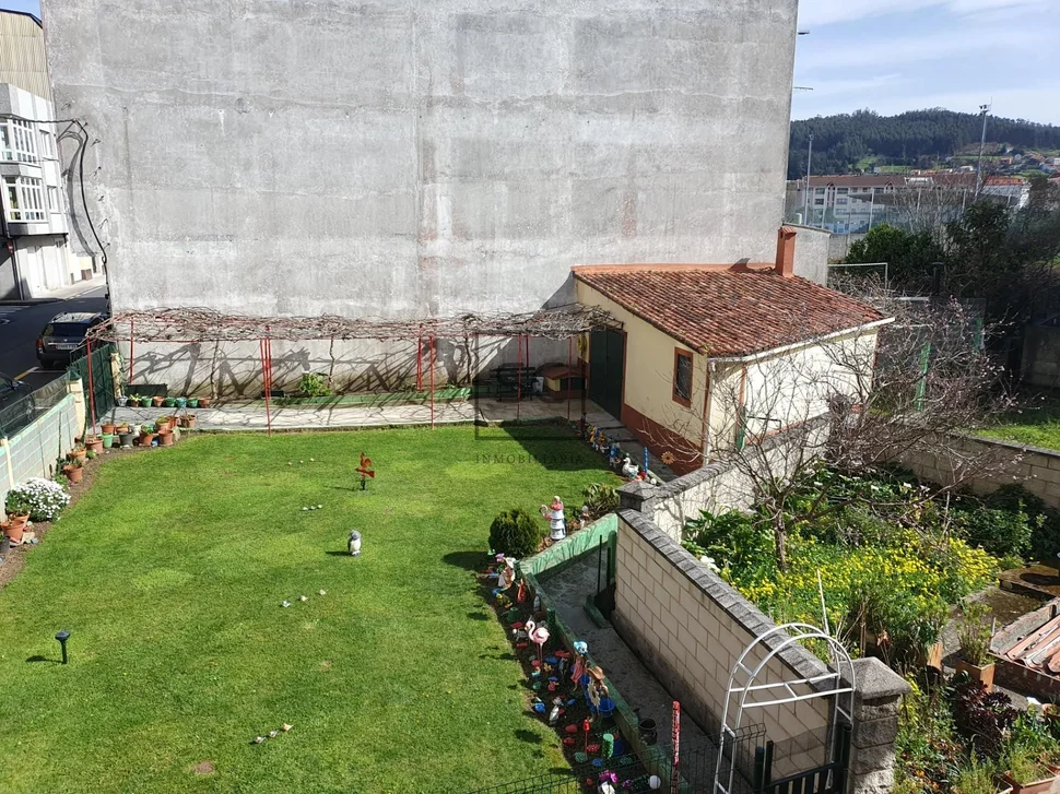 Casa con finca y garaje