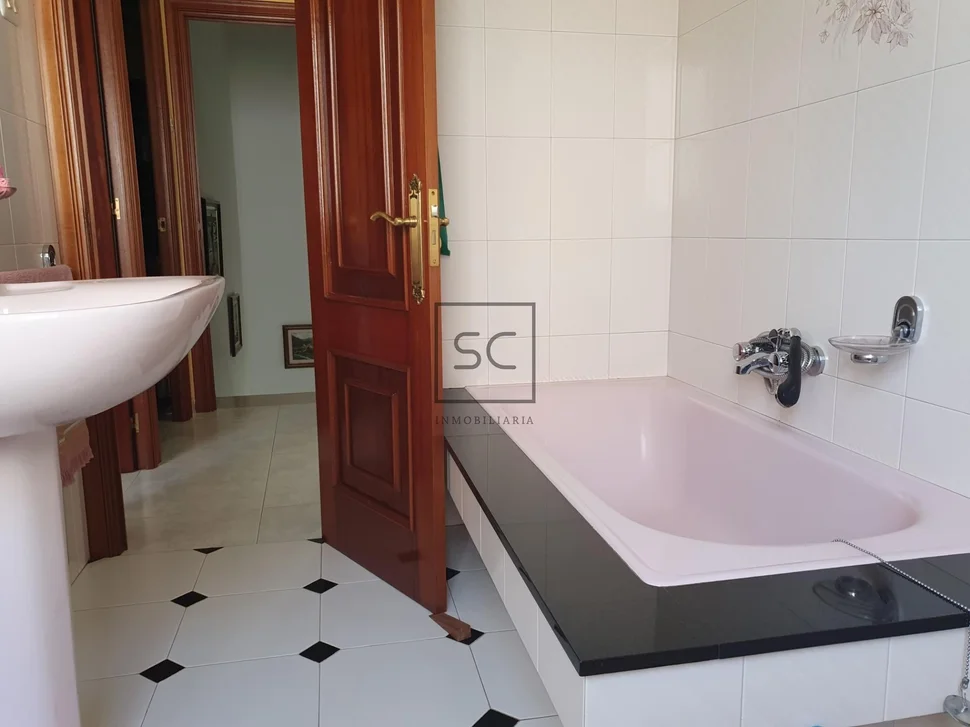 Casa con finca y garaje