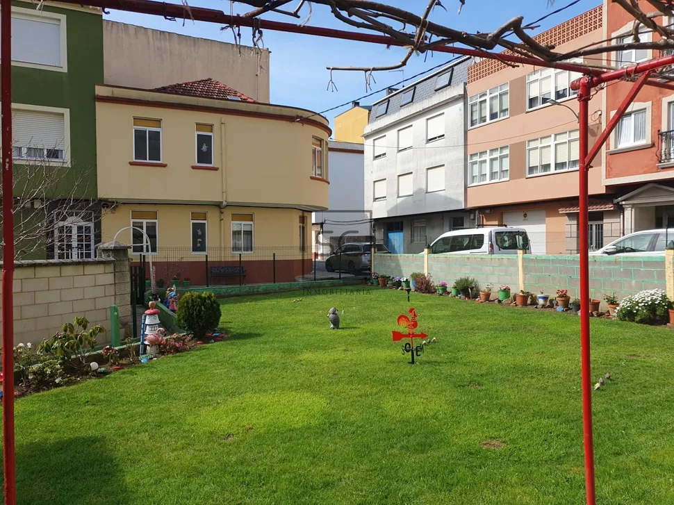 Casa con finca y garaje