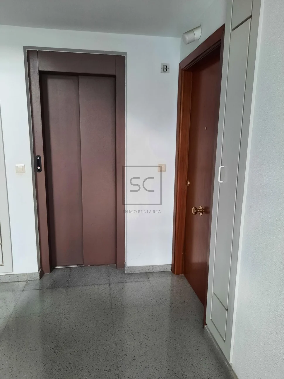 Amplio piso con ascensor y garaje