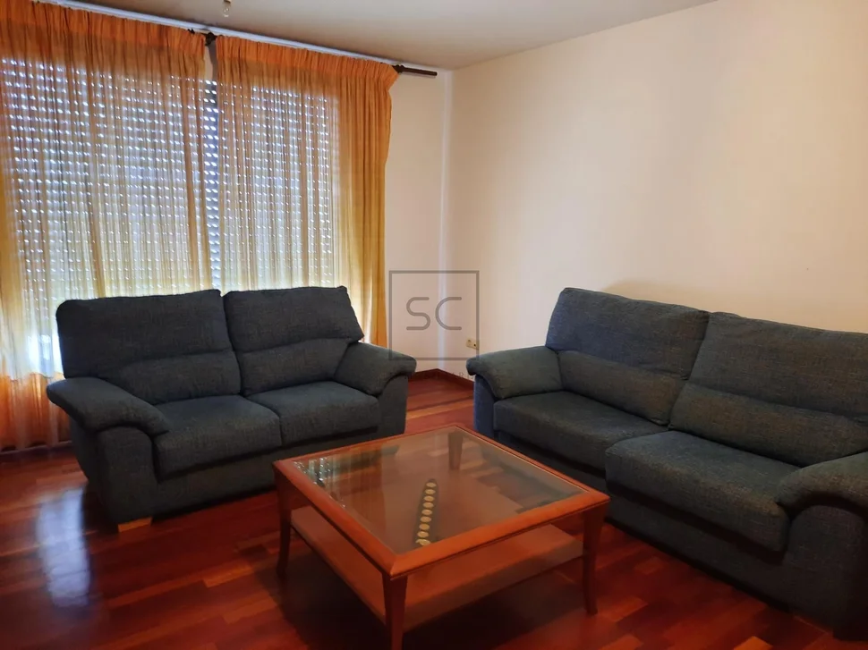 Amplio piso con ascensor y garaje