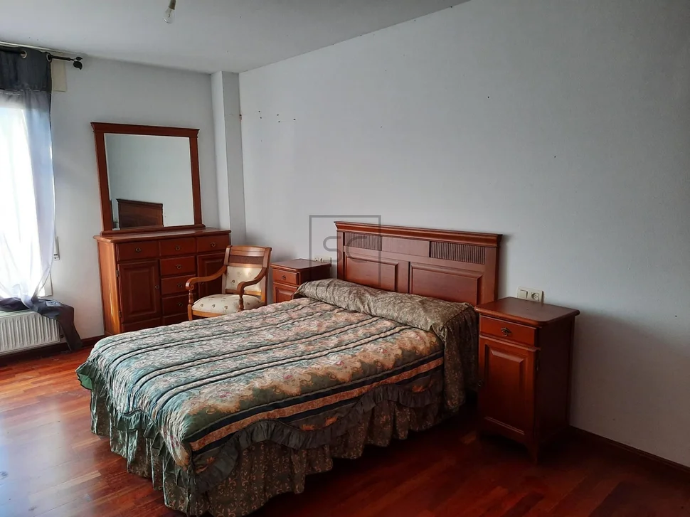 Amplio piso con ascensor y garaje