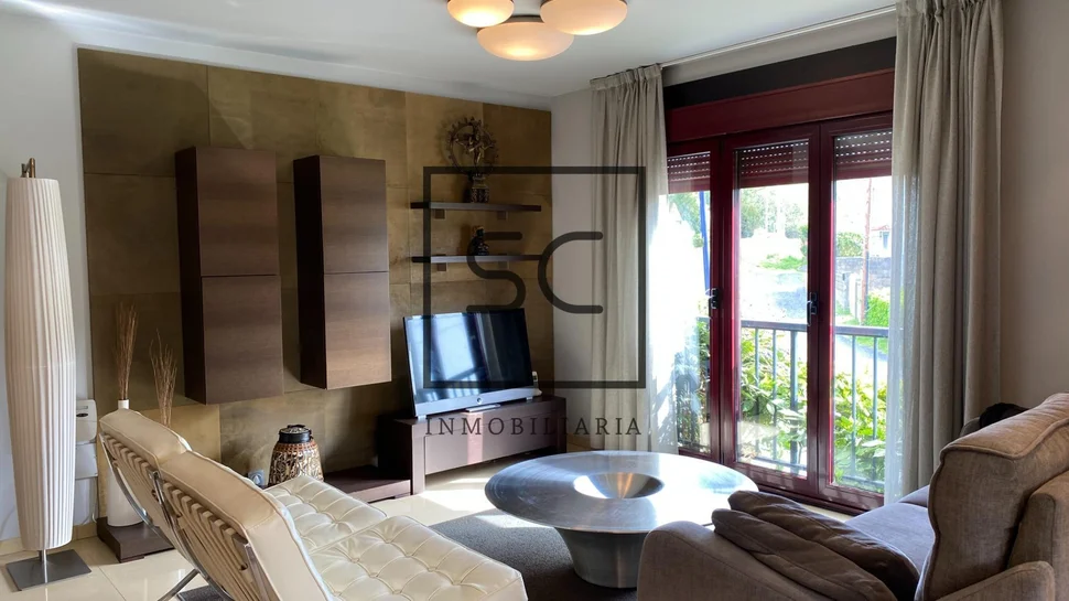 La perfecta combinación de naturaleza y comodidad en este adosado de iñás, oleiros