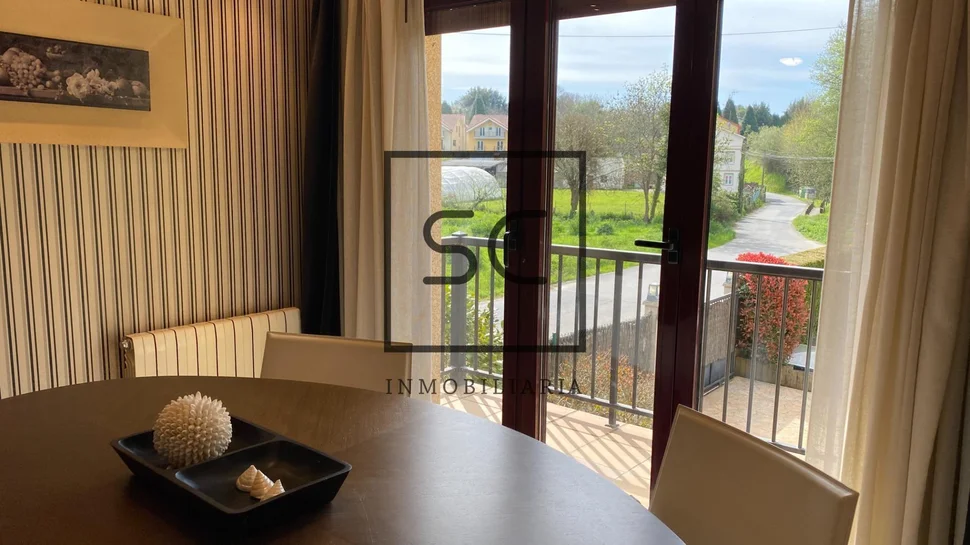 La perfecta combinación de naturaleza y comodidad en este adosado de iñás, oleiros