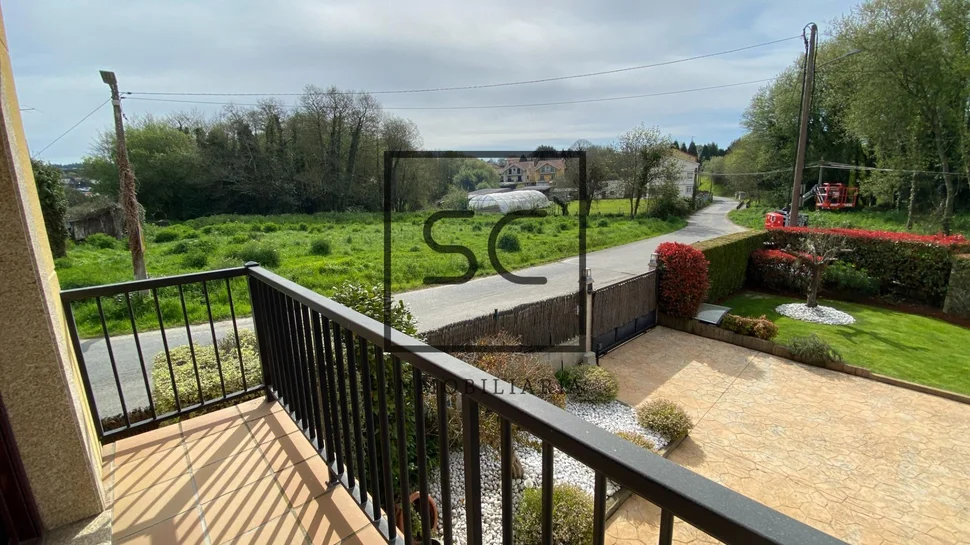 La perfecta combinación de naturaleza y comodidad en este adosado de iñás, oleiros