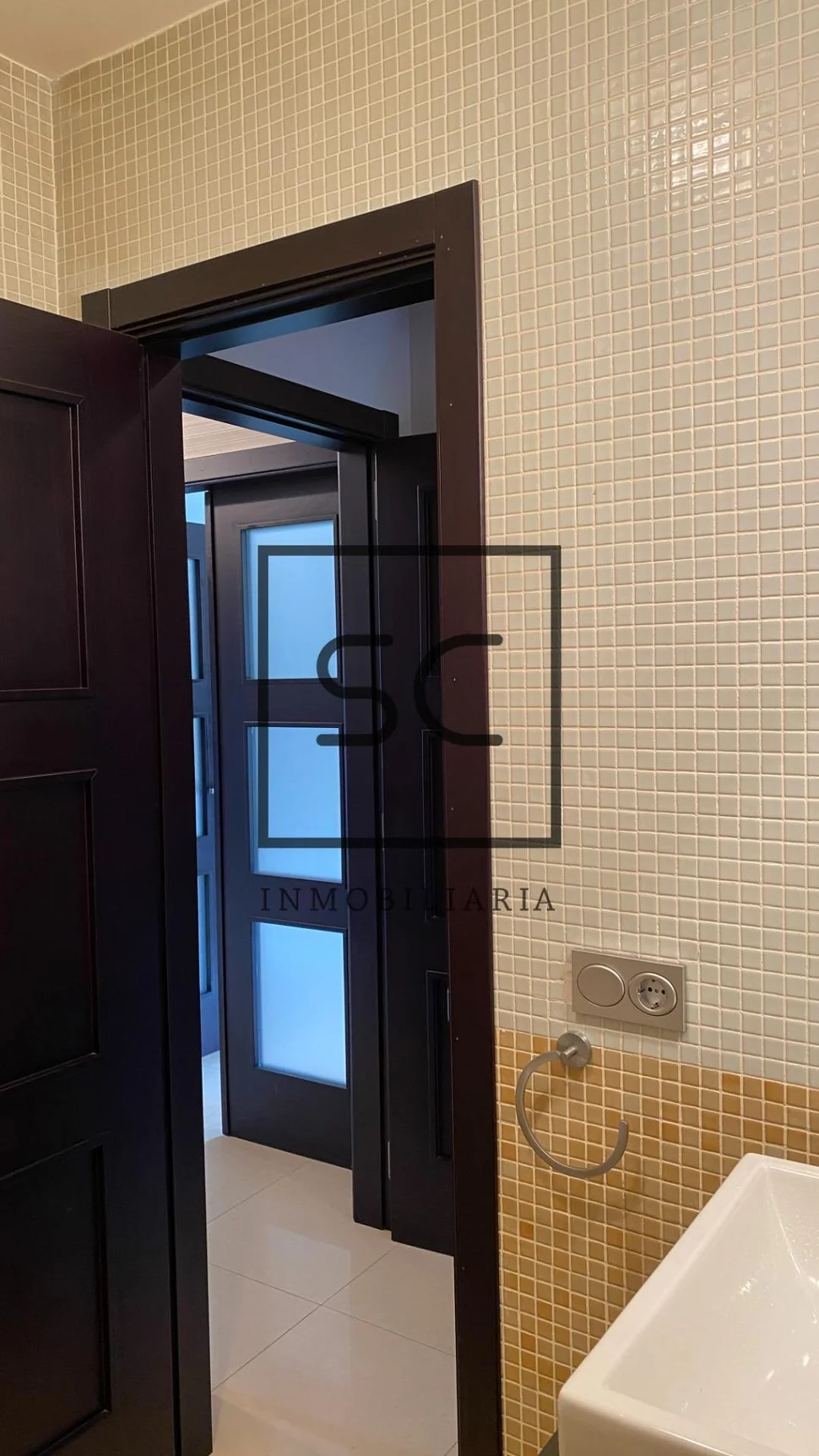 La perfecta combinación de naturaleza y comodidad en este adosado de iñás, oleiros