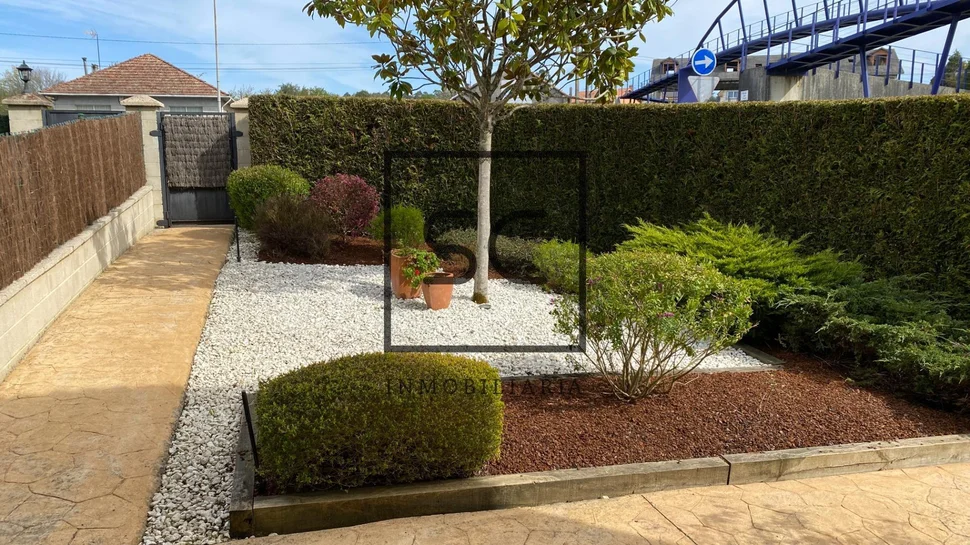 La perfecta combinación de naturaleza y comodidad en este adosado de iñás, oleiros