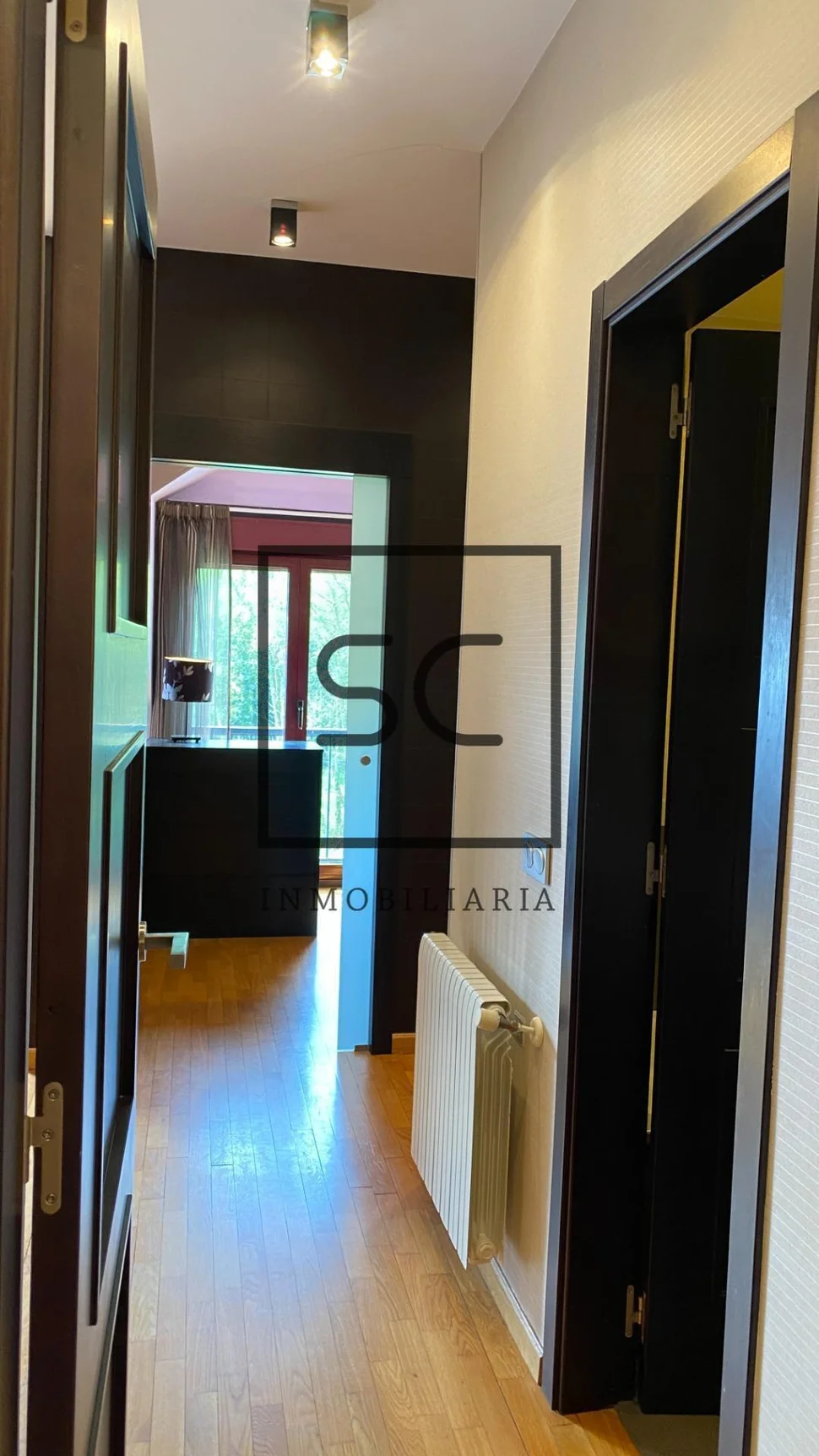 La perfecta combinación de naturaleza y comodidad en este adosado de iñás, oleiros