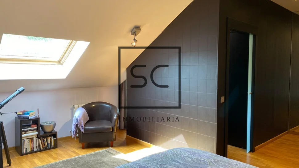 La perfecta combinación de naturaleza y comodidad en este adosado de iñás, oleiros