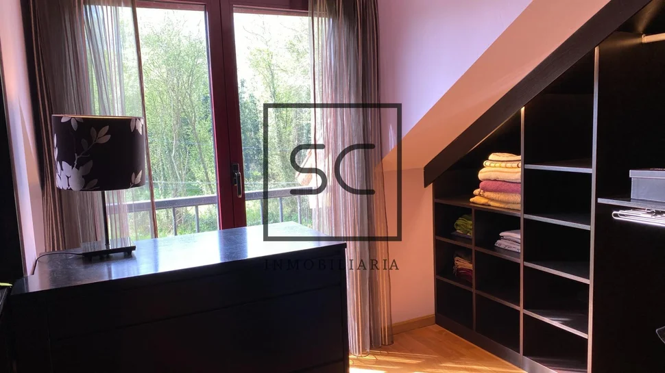 La perfecta combinación de naturaleza y comodidad en este adosado de iñás, oleiros